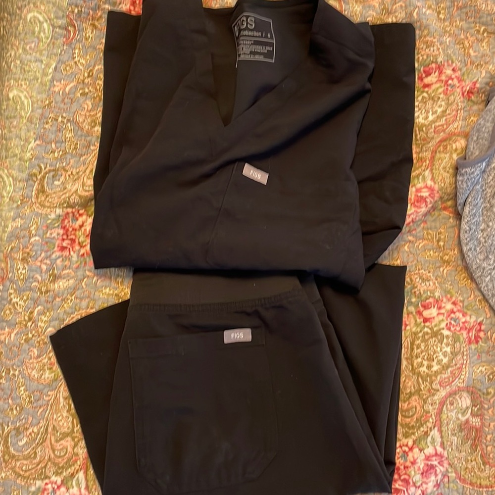 Set of small black figs basic style top and bottom